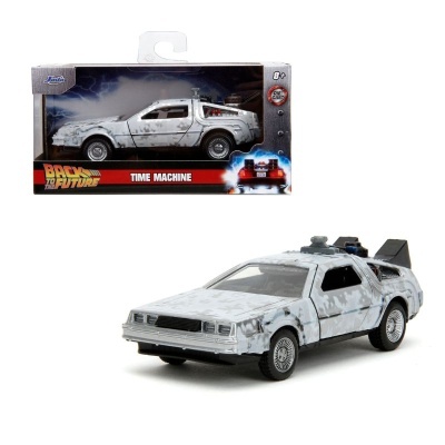 Modelo de carro DeLorean cinza da máquina do tempo em embalagem do filme Back to the Future