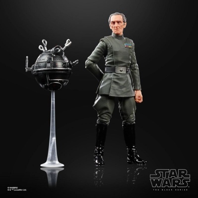 Figura de oficial imperial e sonda de Star Wars em fundo preto