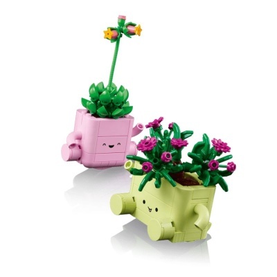 Figuras de plantas LEGO com vasos sorridentes, um rosa e outro amarelo, flores verde, amarela e rosa