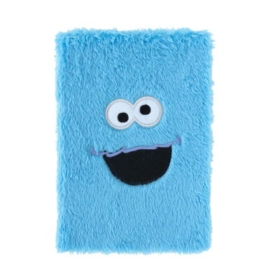 capa felpuda azul claro com rosto sorridente bordado