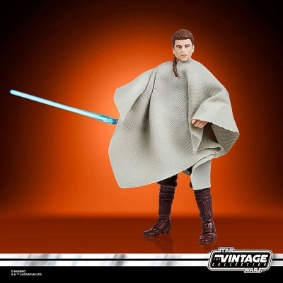 Figura de ação Star Wars com capa cinzenta e espada de luz azul