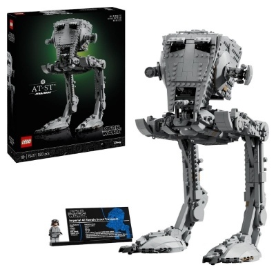 Modelo de LEGO Star Wars AT-ST cinzento com minifigura, base informativa e caixa preta exibida
