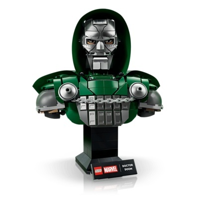 busto LEGO do personagem Marvel Doctor Doom com armadura verde e capacete metálico
