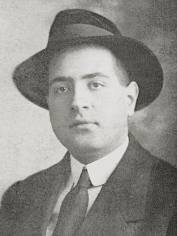 26 de abril de 1916. Morre Mário de Sá-Carneiro Homem com chapéu e fato em fotografia a preto e branco