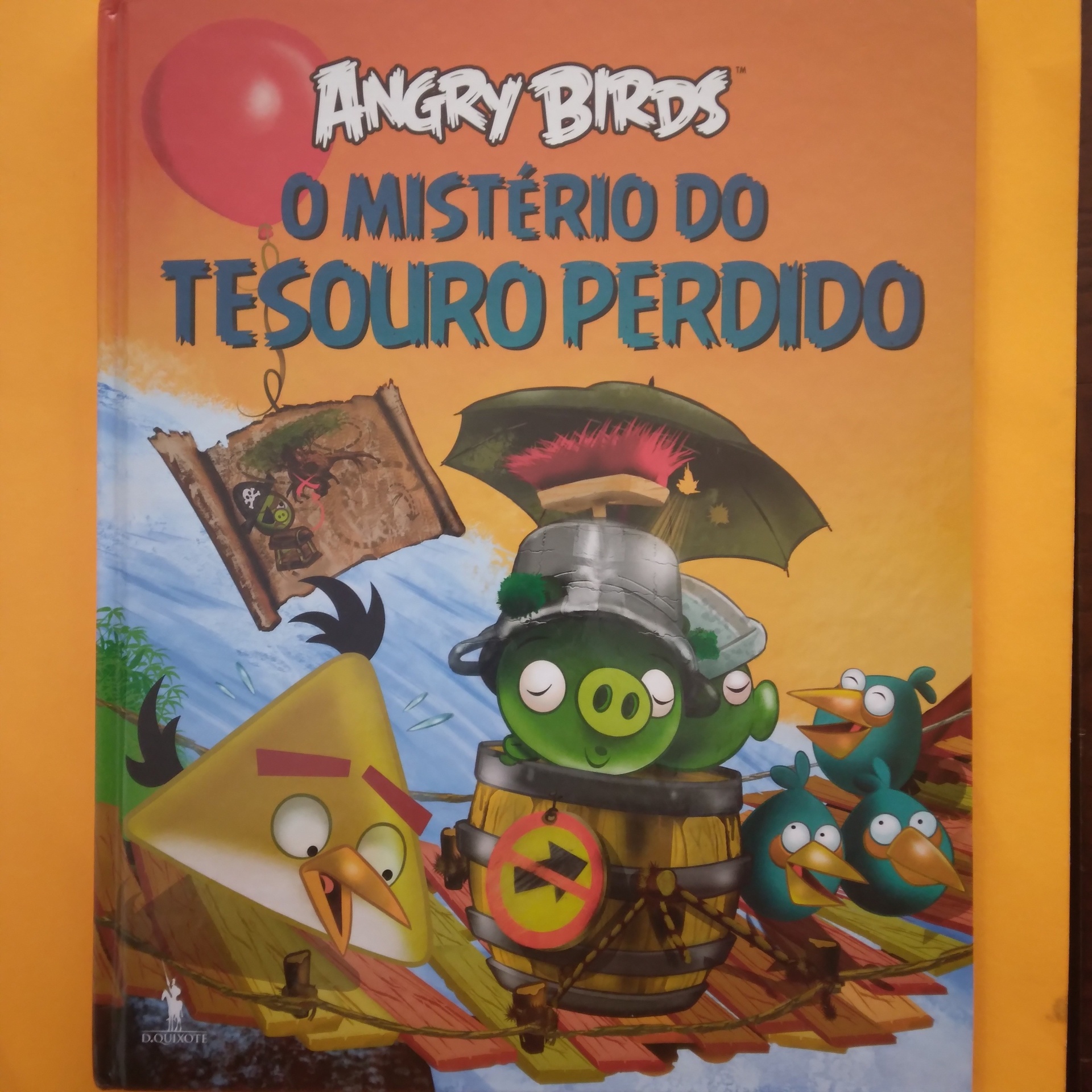 Angry Birds. O Mistério do Tesouro Perdido Capa de livro Angry Birds com texto e personagens coloridos em fundo laranja