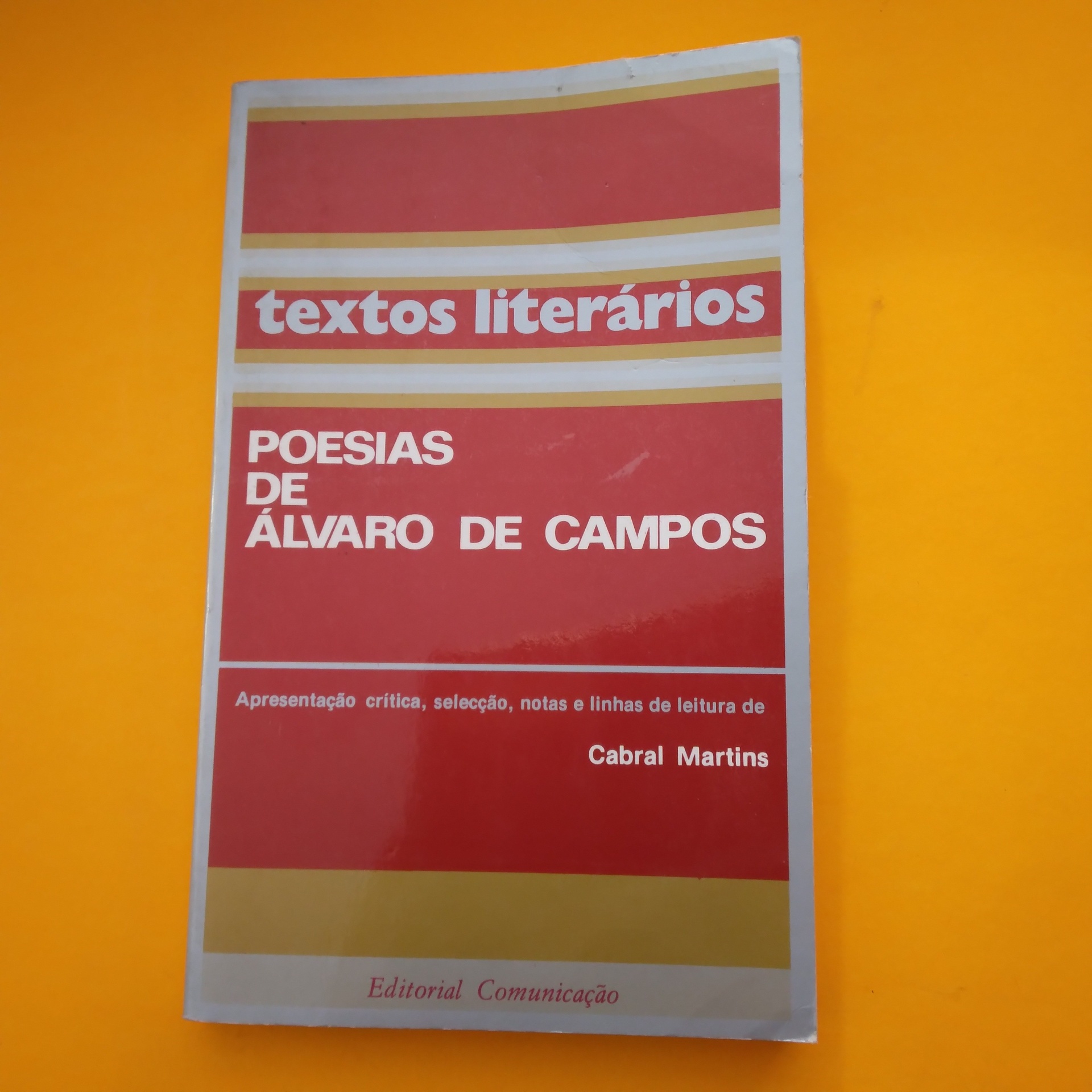 Poesias de Álvaro Campos, Álvaro Campos Livro 'Textos Literários Poesias de Álvaro de Campos' sobre fundo laranja