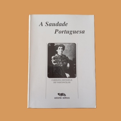 Capa do livro A Saudade Portuguesa com foto vintage de mulher e texto em preto sobre fundo branco