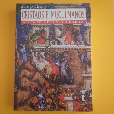 Capa de livro com ilustração de batalha medieval e texto em português