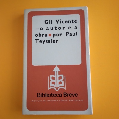 Livro Gil Vicente - o autor e a obra por Paul Teyssier com capa branca e vermelha