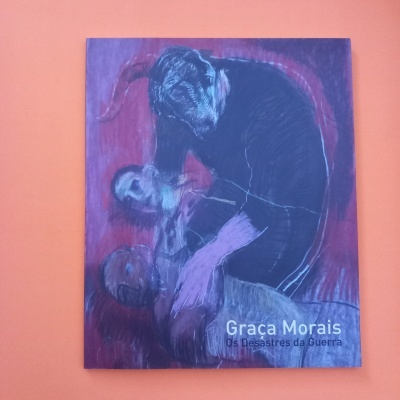 Capa do livro 'Graça Morais Os Desastres da Guerra' com pintura em tons de roxo e vermelho
