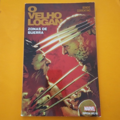 Capa de banda desenhada O Velho Logan Zonas de Guerra com personagens e garras metálicas