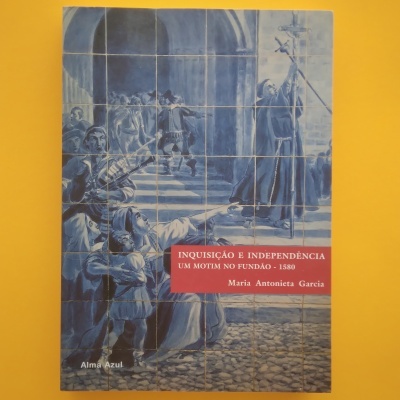 Capa de livro com azulejo azul e branco e título vermelho sobre fundo amarelo