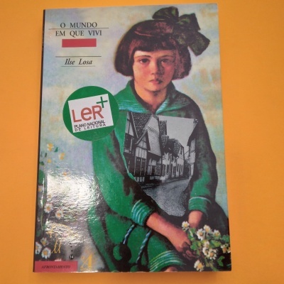 Capa de livro com jovem em vestido verde e texto O MUNDO EM QUE VIVI Ilse Losa