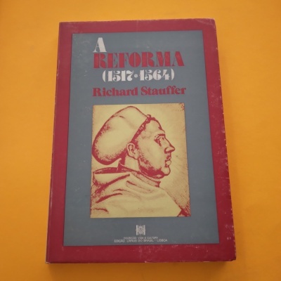 Capa de livro 'A Reforma (1517-1564)' com desenho de homem de perfil e fundo vermelho e cinza