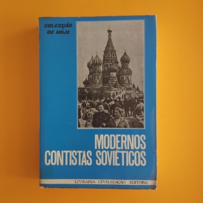 Capa de livro azul com foto da Catedral de São Basílio e textos em português.