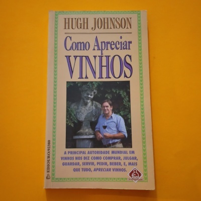 Capa do livro Como Apreciar Vinhos de Hugh Johnson com foto de homem e estátua