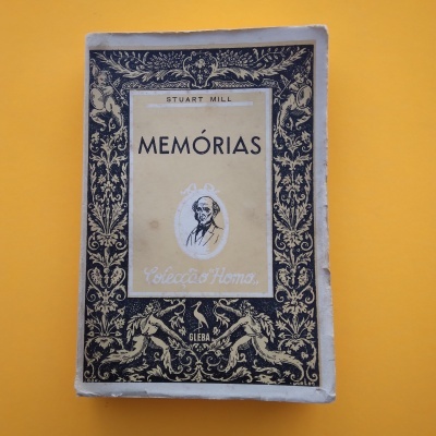 Livro antigo 'MEMÓRIAS' de Stuart Mill com capa decorativa e retrato em fundo laranja