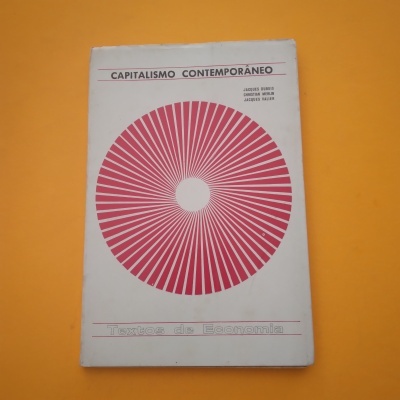 Livro branco intitulado CAPITALISMO CONTEMPORÂNEO com gráfico circular vermelho sobre fundo laranja
