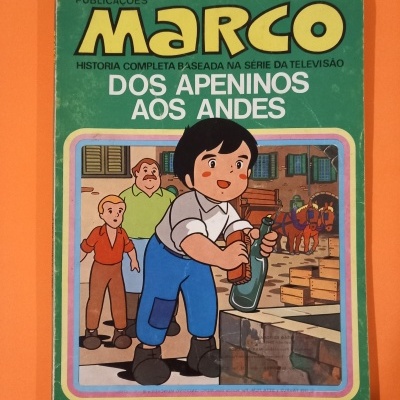 Capa verde de livro MARCO com desenho animado e textos em português.