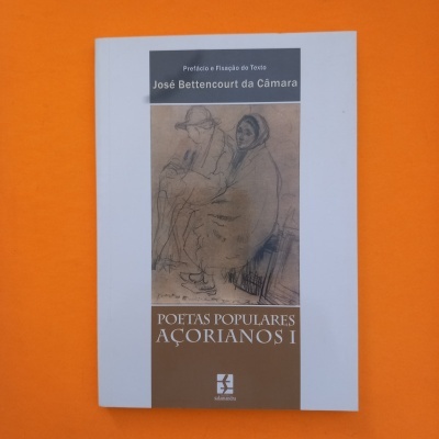 Livro Poetas Populares Açorianos I com capa branca e desenho a lápis
