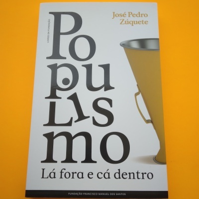 Capa de livro branco com texto e imagem de megafone amarelo