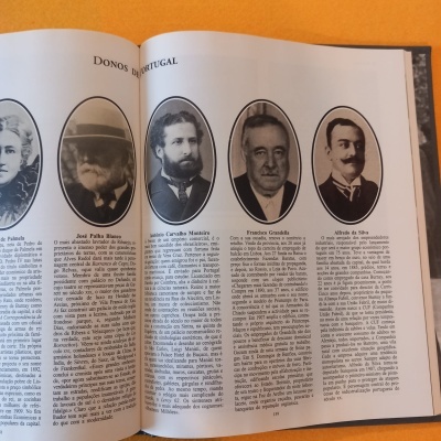 Livro aberto com fotografias antigas em oval e texto em português