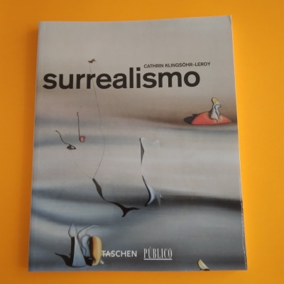 Capa do livro 'surrealismo' com ilustração surrealista e fundo laranja