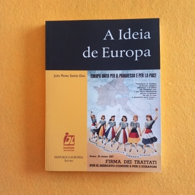 Capa do livro 'A Ideia de Europa' com imagem vintage e texto em italiano sobre Europa Unita.