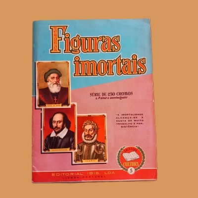 Livro Figuras Imortais com retratos de figuras históricas e cultura em cores azul e rosa.