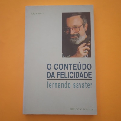 Capa de livro 'O CONTEÚDO DA FELICIDADE' de fernando savater com fotografia de homem de barba.