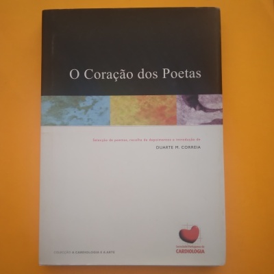Livro 'O Coração dos Poetas' com design colorido e texto relacionado com cardiologia