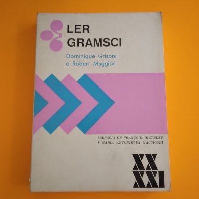 Capa do livro LER GRAMSCI com design geométrico em azul e rosa sobre fundo laranja