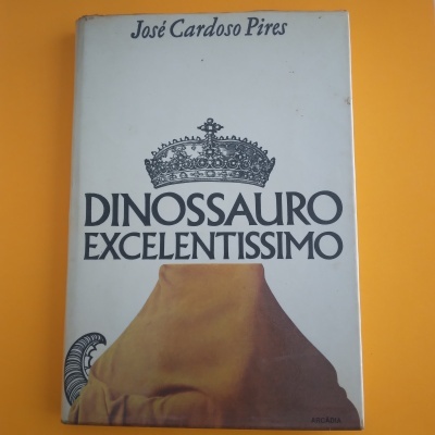 Capa de livro DINOSSAURO EXCELENTÍSSIMO com texto e ilustração