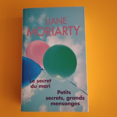 Capa de livro com balões coloridos e texto em francês