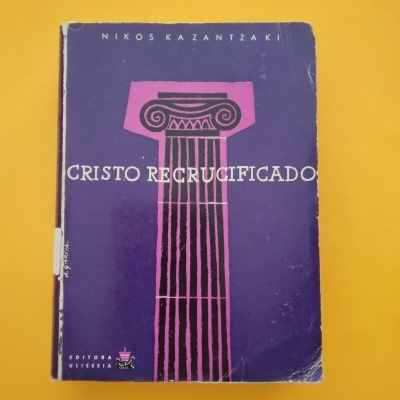 capa de livro roxa com coluna rosa e título CRISTO RECRUCIFICADO