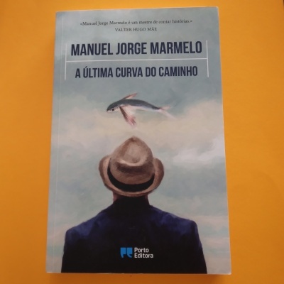 Capa do livro 'A Última Curva do Caminho' de Manuel Jorge Marmelo com ilustração e texto