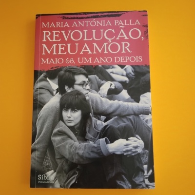 Capa do livro 'REVOLUÇÃO, MEU AMOR MAIO 68, UM ANO DEPOIS' de Maria Antónia Palla
