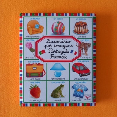 Capa de livro colorida com ilustrações para dicionário Português-Francês