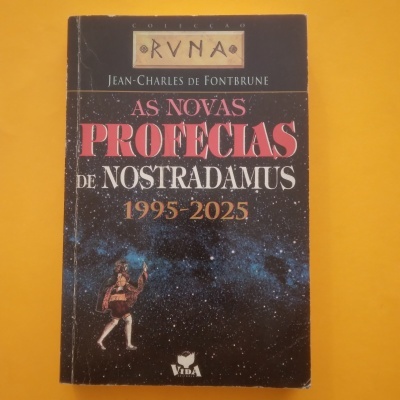 Capa do livro 'As Novas Profecias de Nostradamus 1995-2025' com fundo estrelado e texto em rosa, branco e dourado