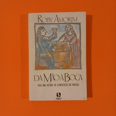 Capa de livro 'DA MÃO À BOCA' sobre alimentação em Portugal com ilustração e texto