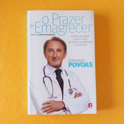 Capa do livro 'O Prazer de Emagrecer' com foto de homem de bata branca e estetoscópio