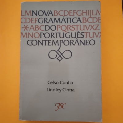 Capa de livro 'Gramática do Português Contemporâneo' com autores Celso Cunha e Lindley Cintra