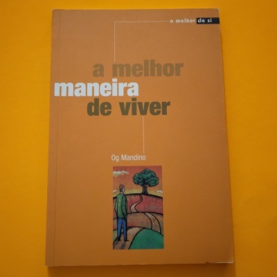 Capa de livro laranja com título 'a melhor maneira de viver' e desenho de pessoa junto a árvore