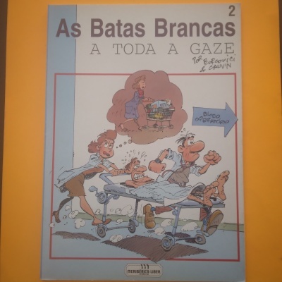 Capa de banda desenhada As Batas Brancas 2 com personagens e texto em português