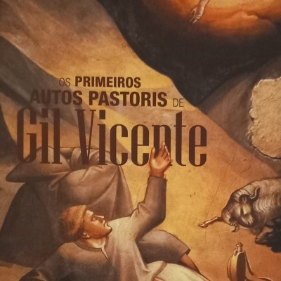 Capa de livro com ilustração de homem, anjo e carneiro, texto 'OS PRIMEIROS AUTOS PASTORIS DE Gil Vicente'.