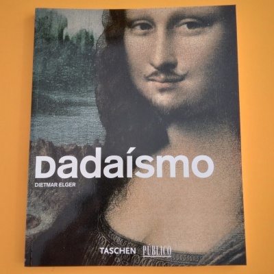 Capa do livro 'padaísmo' com a Mona Lisa modificada com um bigode