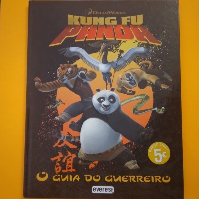Capa do livro infantil Kung Fu Panda Guia do Guerreiro da DreamWorks com personagens principais e preço 5€