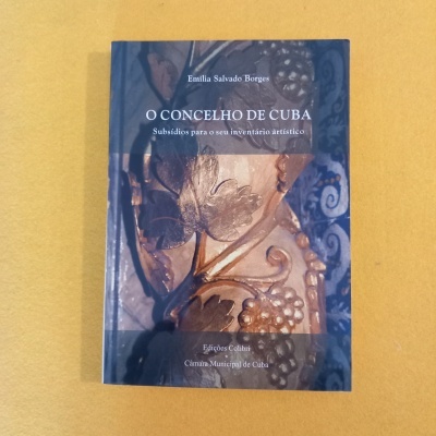Livro O CONCELHO DE CUBA com capa artística azul e dourada