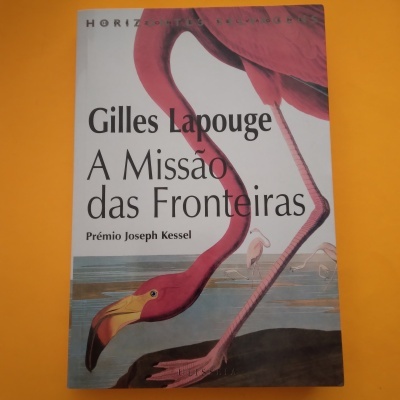 Capa do livro 'A Missão das Fronteiras' com ilustração de flamingo rosa.
