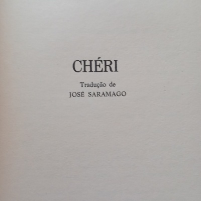 Página branca de livro com texto em preto contendo título, autor e tradutor
